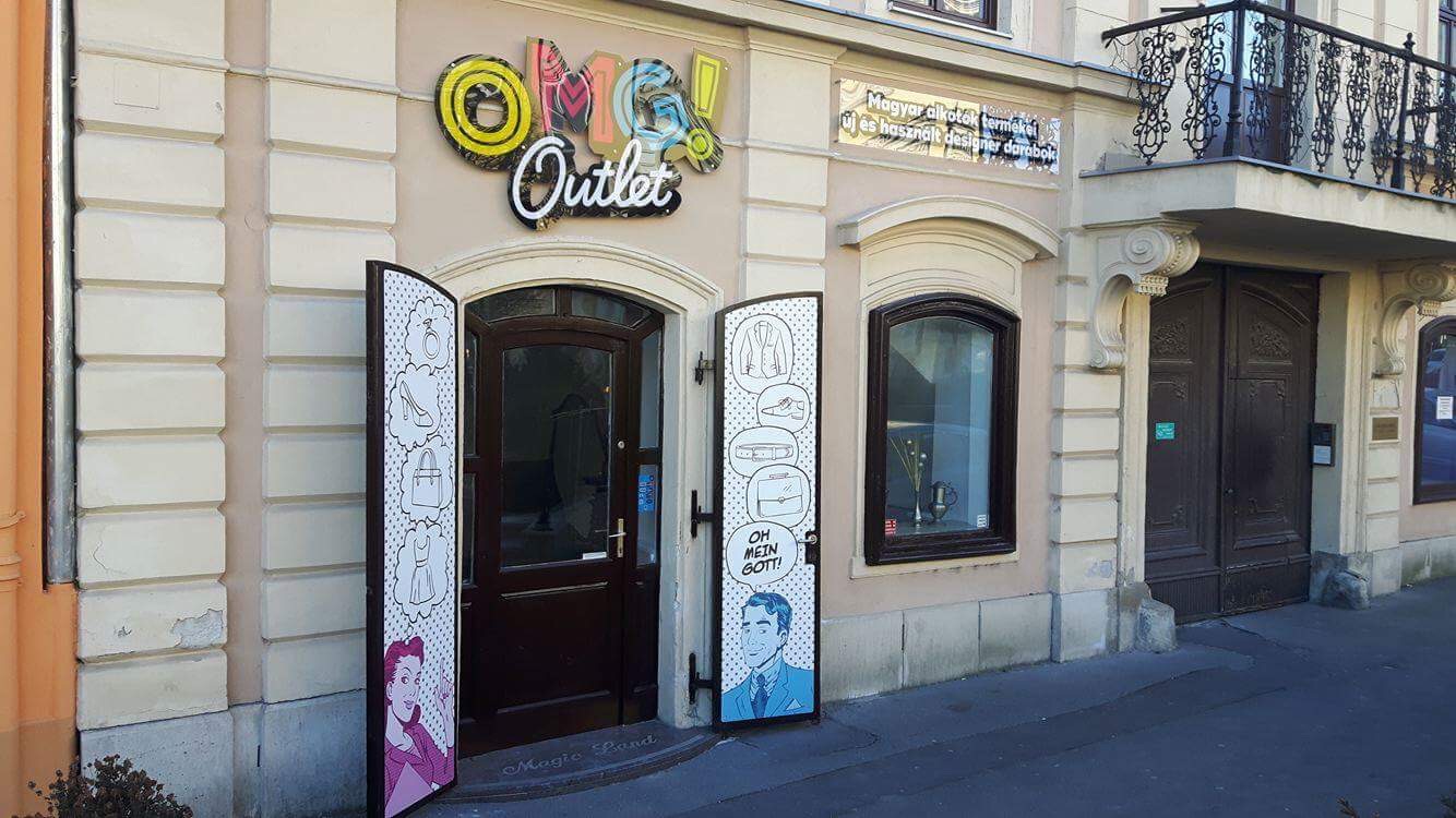Formára vágott reklámtábla
